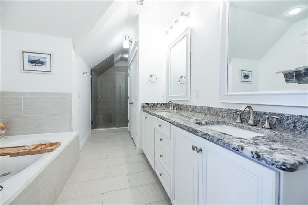 122 Lenore Place
