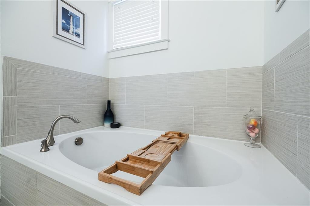 122 Lenore Place
