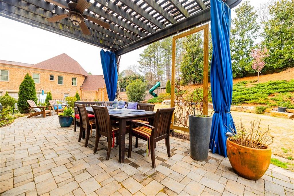 732 RAVENVIEW Court