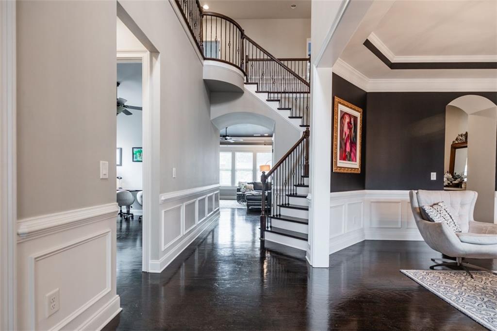 732 RAVENVIEW Court