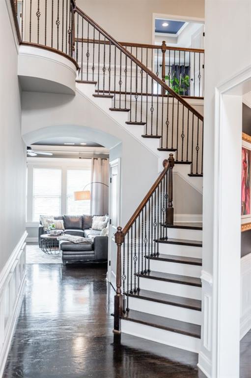 732 RAVENVIEW Court