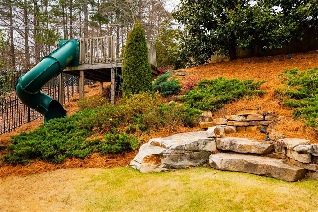 732 RAVENVIEW Court