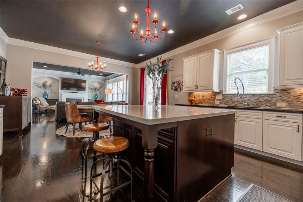 732 RAVENVIEW Court