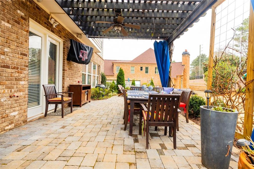 732 RAVENVIEW Court