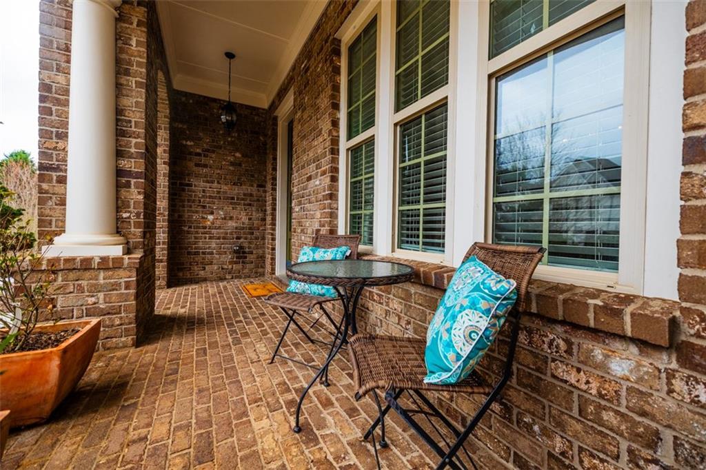 732 RAVENVIEW Court