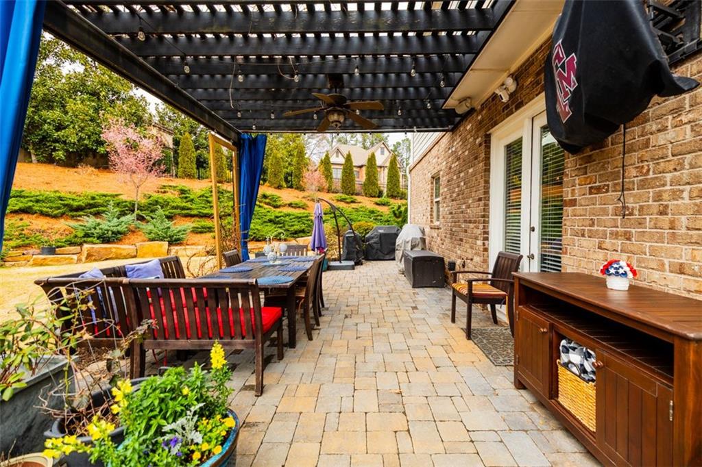 732 RAVENVIEW Court