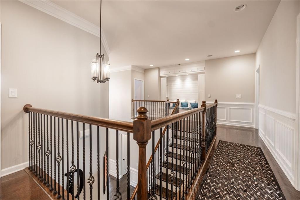 732 RAVENVIEW Court