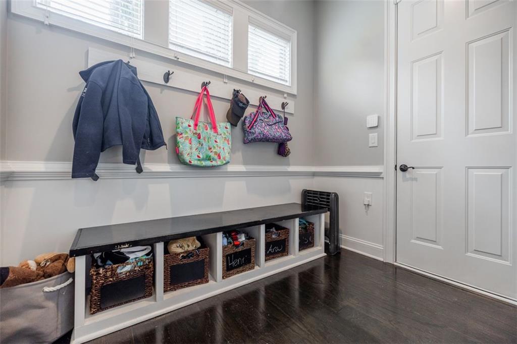 732 RAVENVIEW Court