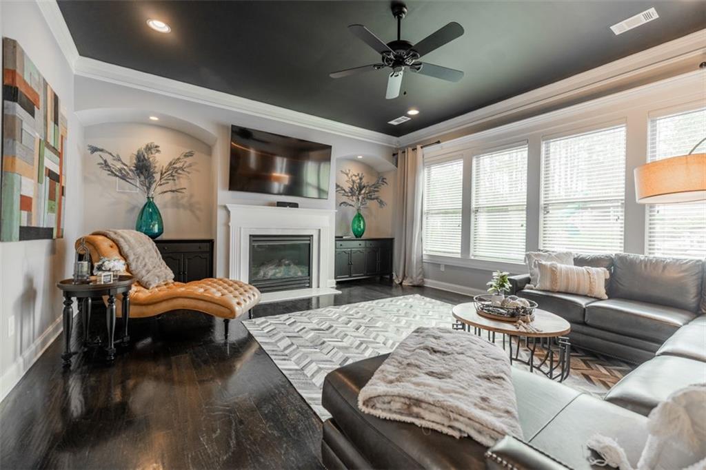 732 RAVENVIEW Court