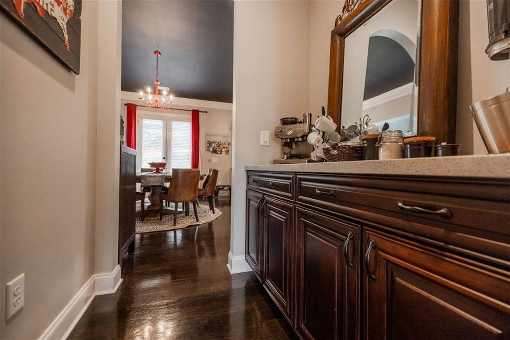 732 RAVENVIEW Court