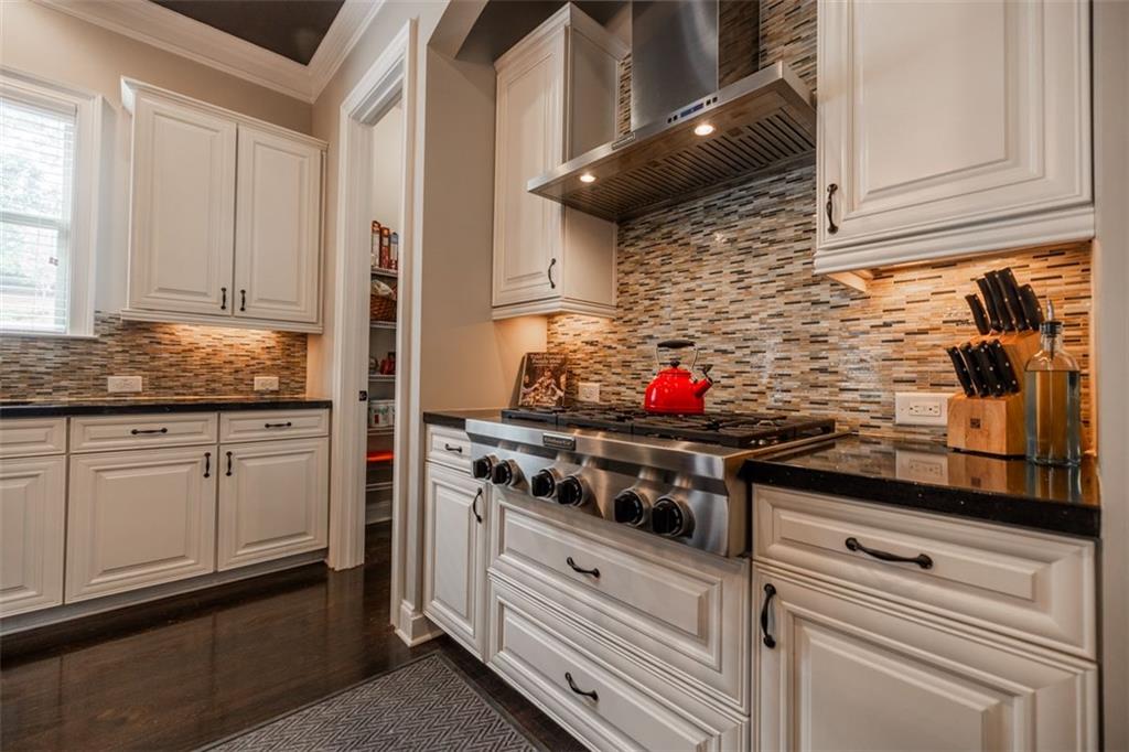 732 RAVENVIEW Court