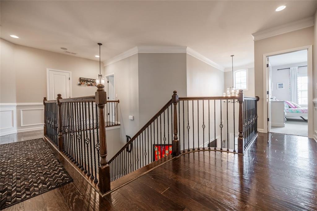 732 RAVENVIEW Court