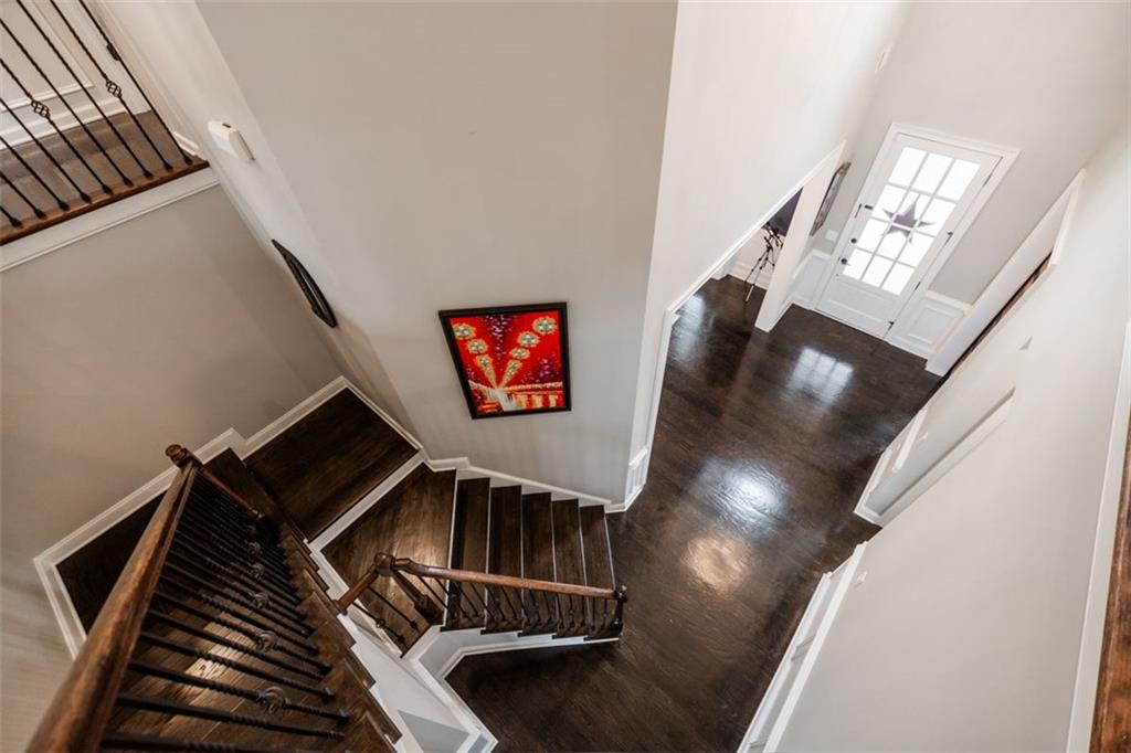 732 RAVENVIEW Court