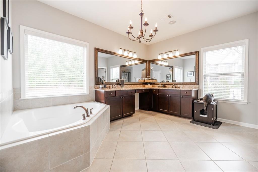 732 RAVENVIEW Court