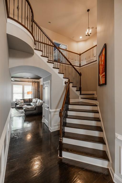 732 RAVENVIEW Court