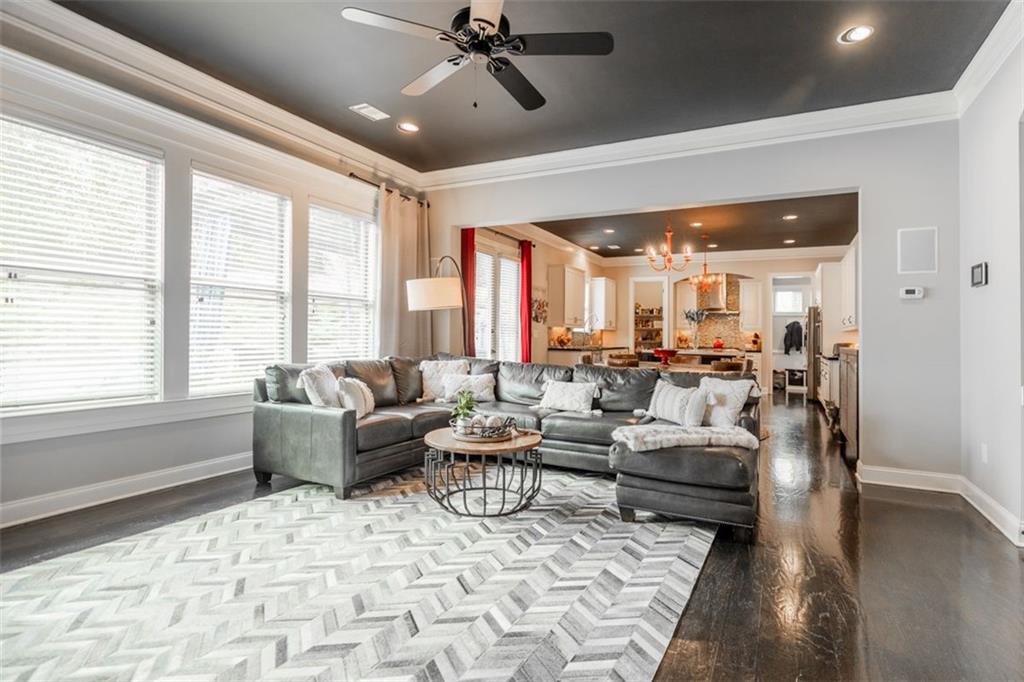 732 RAVENVIEW Court