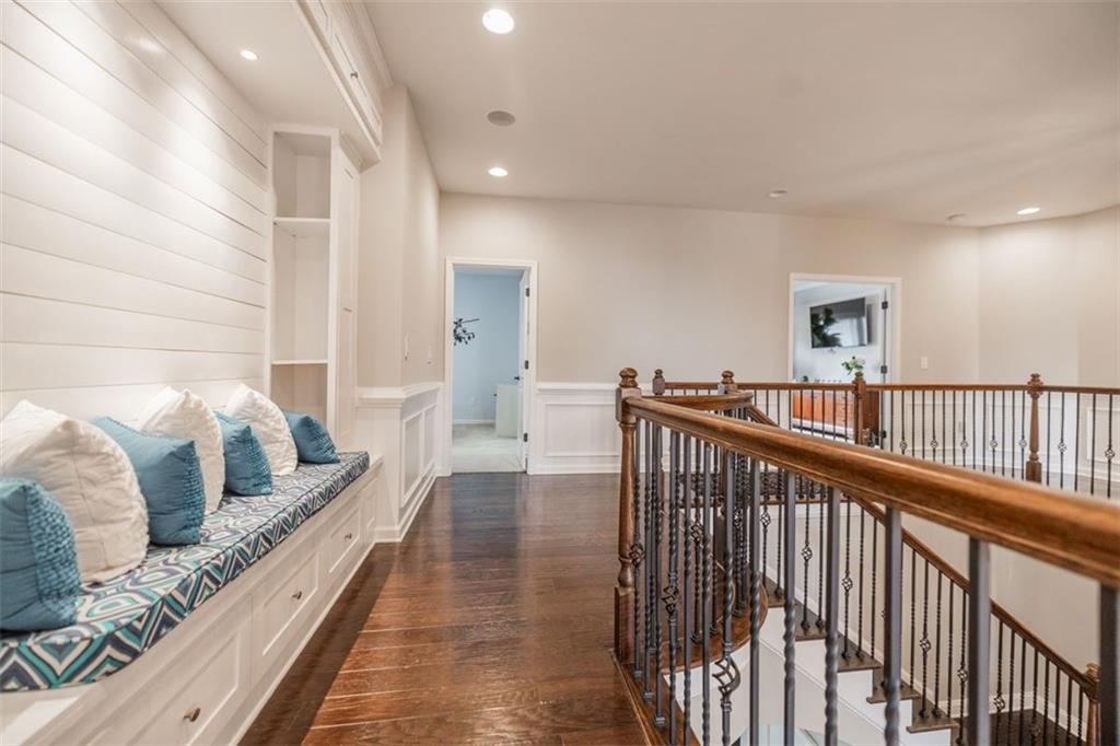 732 RAVENVIEW Court