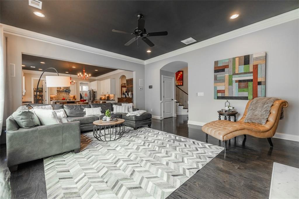 732 RAVENVIEW Court