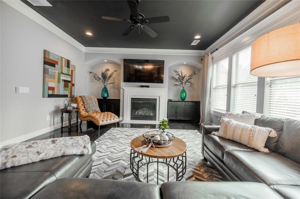 732 RAVENVIEW Court