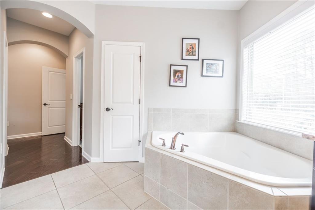 732 RAVENVIEW Court