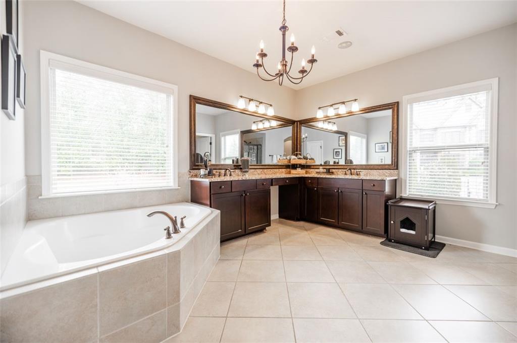 732 RAVENVIEW Court