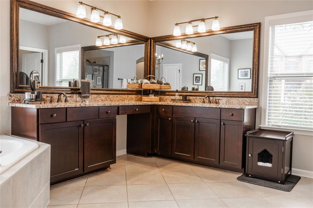 732 RAVENVIEW Court