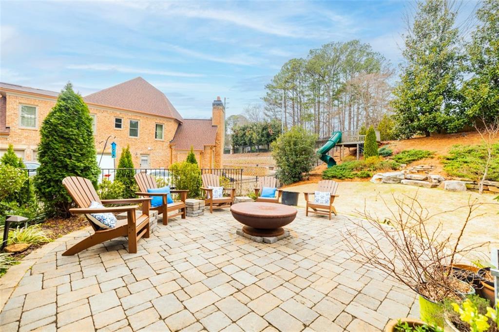 732 RAVENVIEW Court