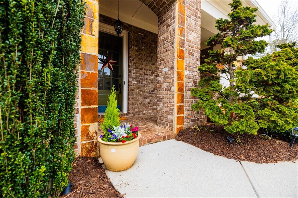 732 RAVENVIEW Court