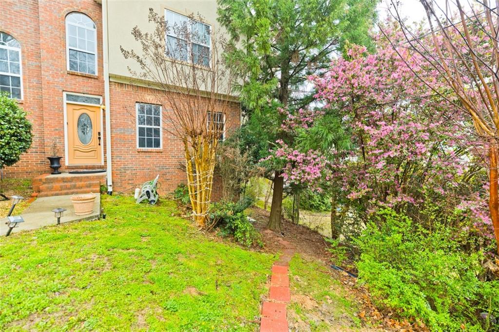5921 Rosie Lane