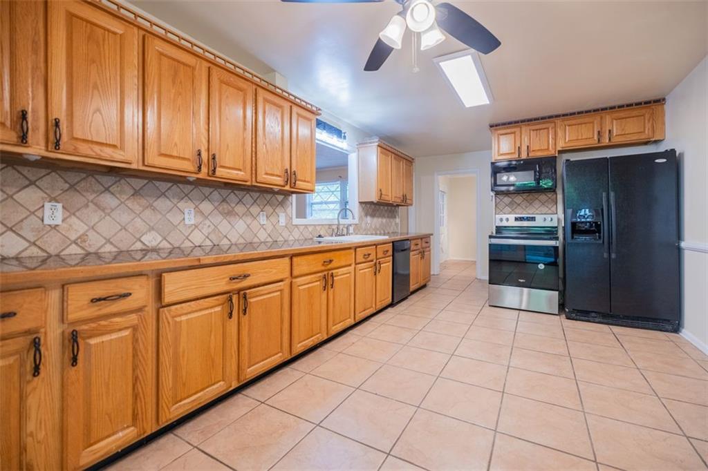 490 SAFARI Circle