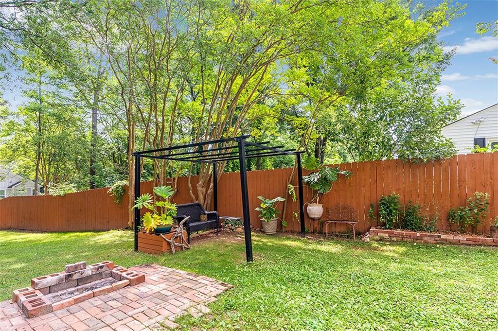 2432 SPRING GARDEN Drive SW