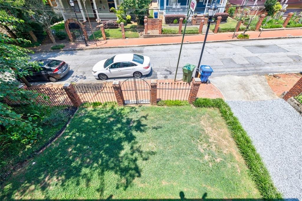 678 GORDON Place SW