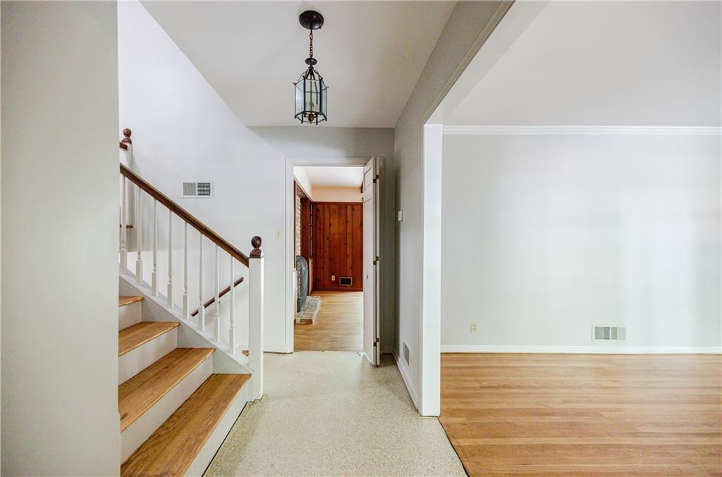 680 Edgewater Trail