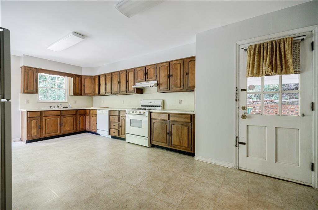 680 Edgewater Trail