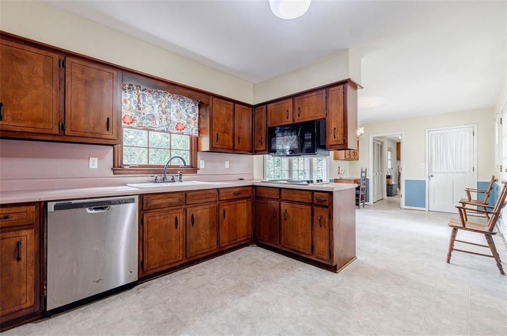 6364 QUEEN VIEW Lane