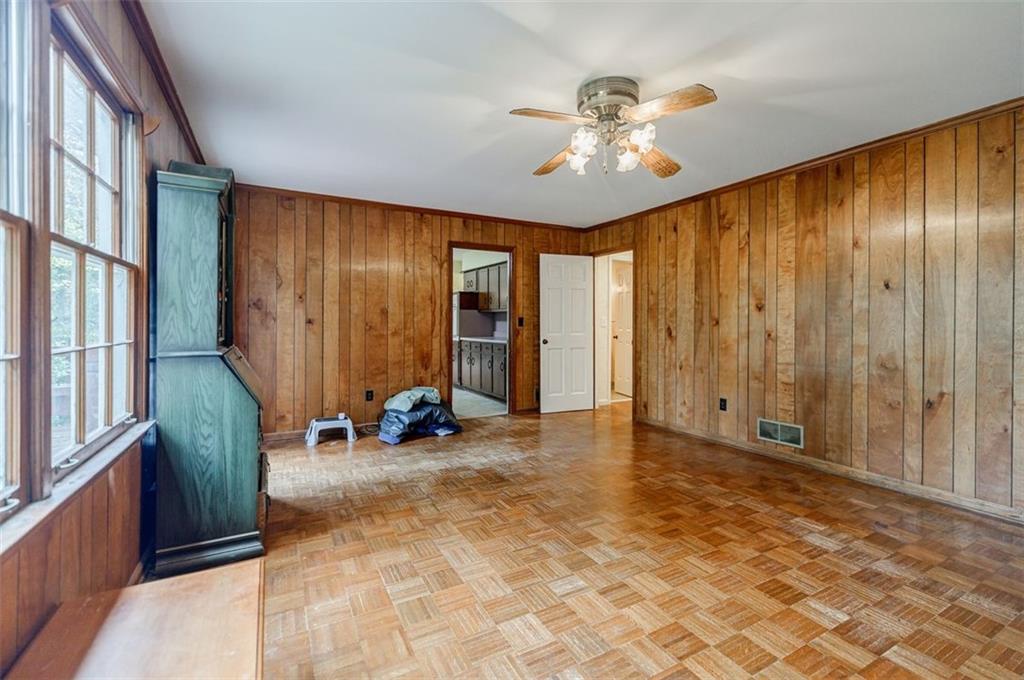 6364 QUEEN VIEW Lane