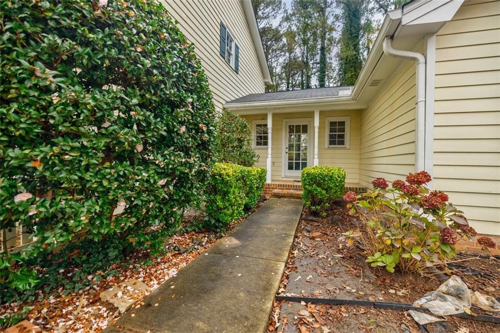 6364 QUEEN VIEW Lane