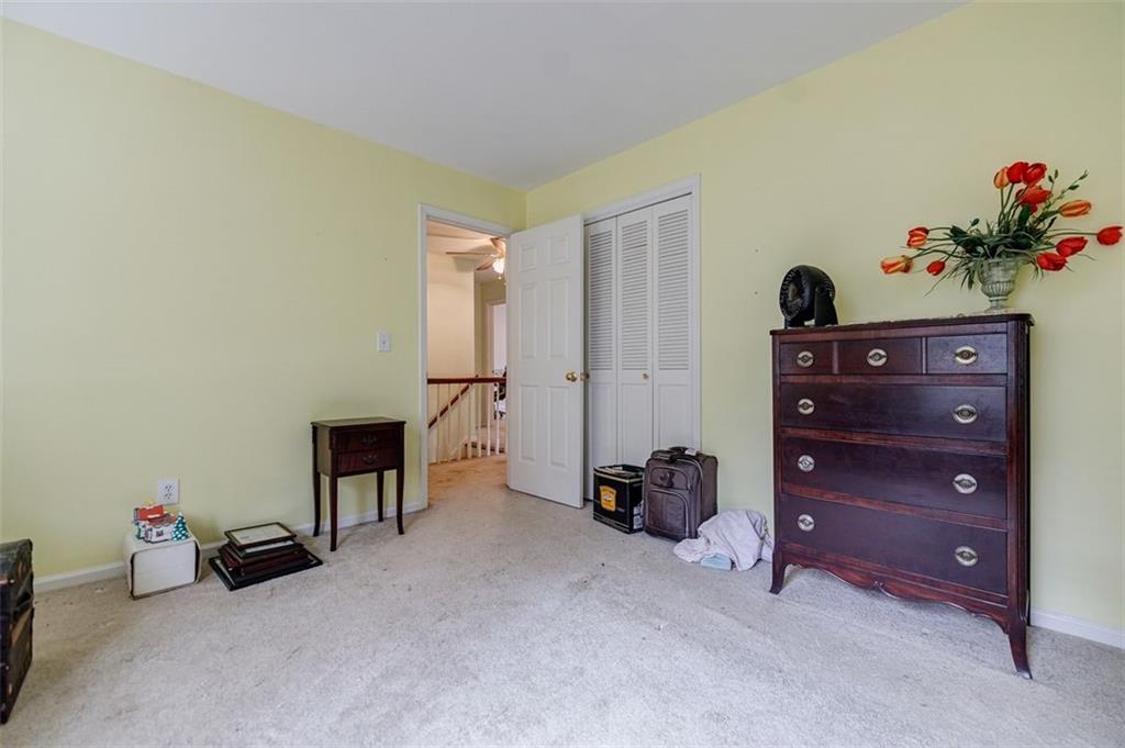 6364 QUEEN VIEW Lane