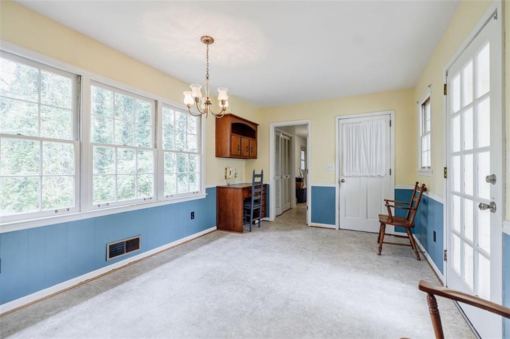 6364 QUEEN VIEW Lane