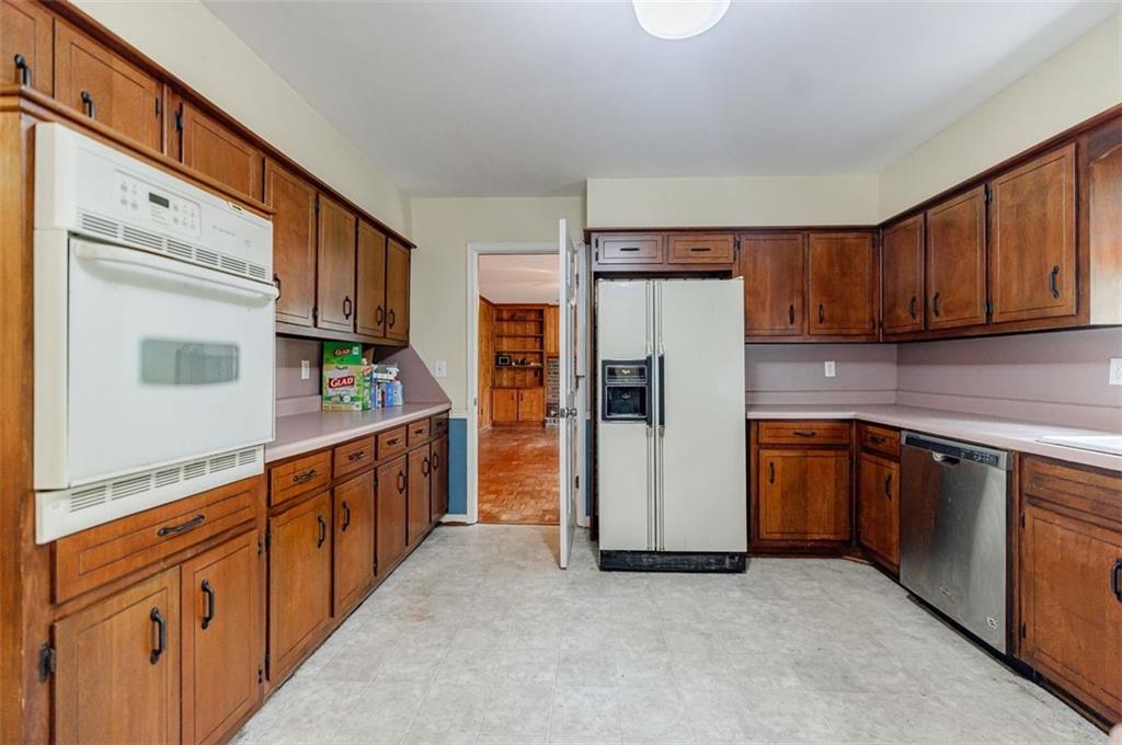 6364 QUEEN VIEW Lane