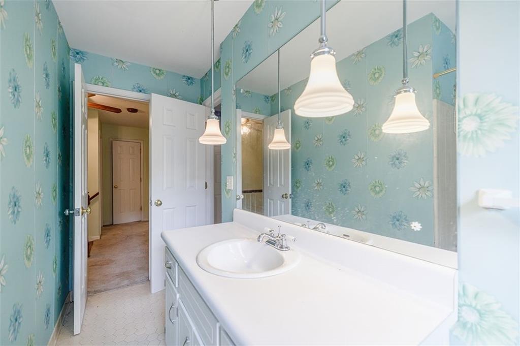 6364 QUEEN VIEW Lane