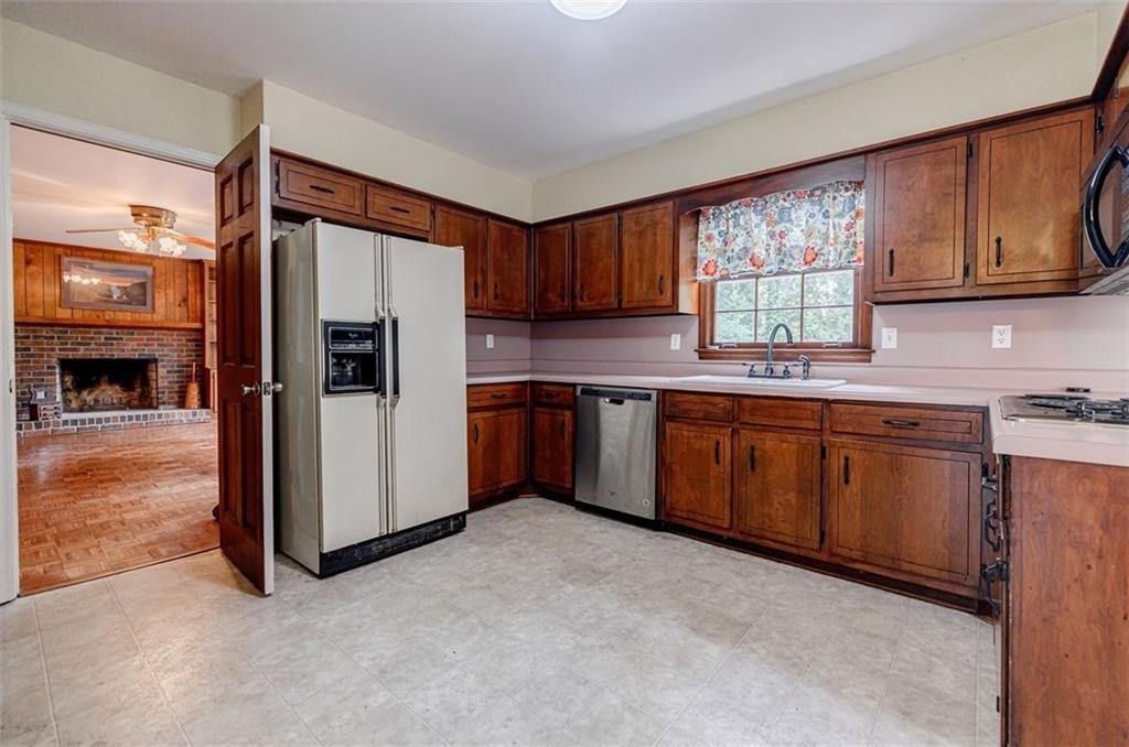 6364 QUEEN VIEW Lane