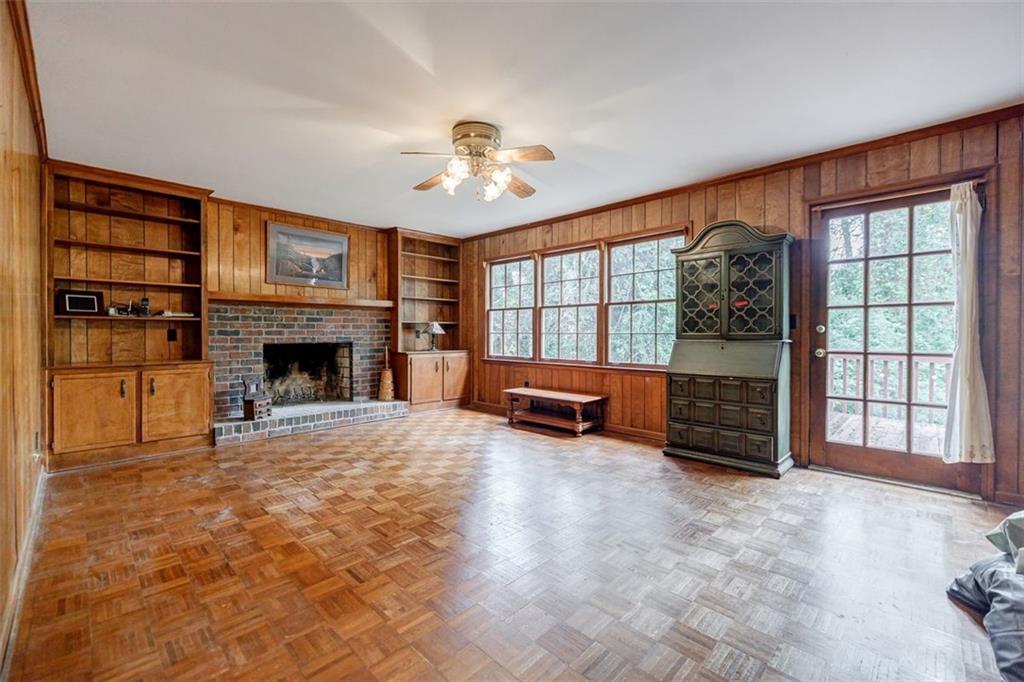 6364 QUEEN VIEW Lane