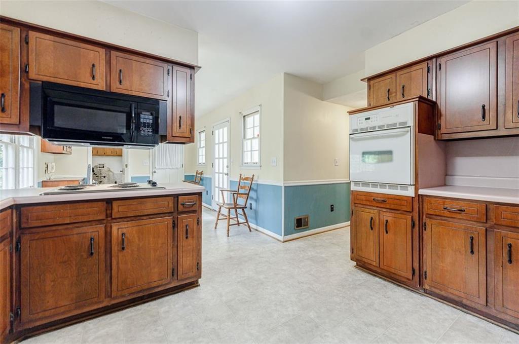 6364 QUEEN VIEW Lane