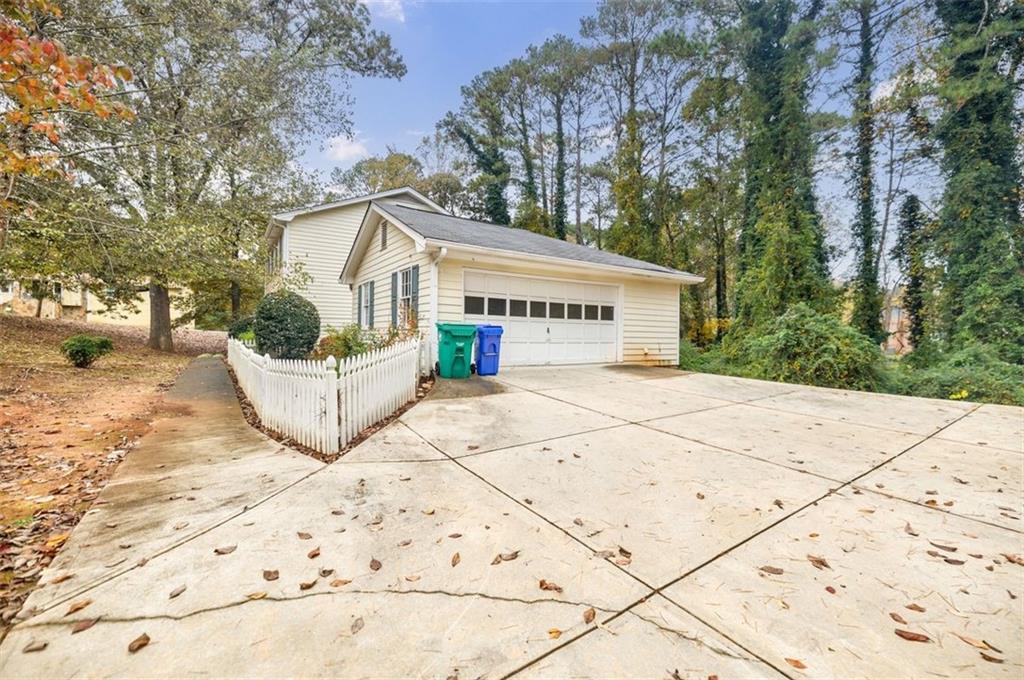 6364 QUEEN VIEW Lane