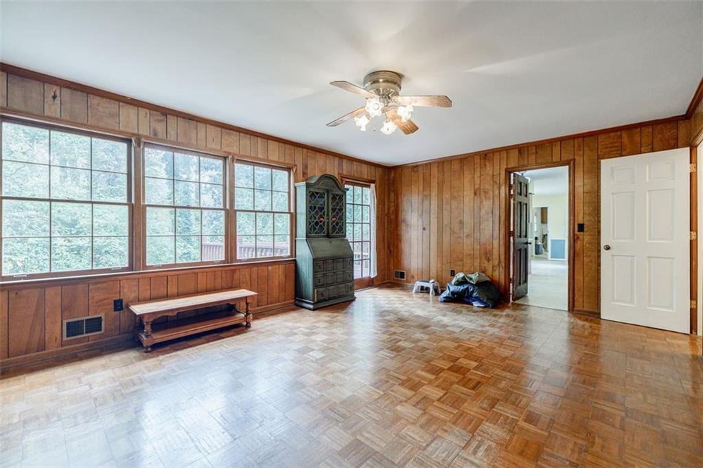 6364 QUEEN VIEW Lane