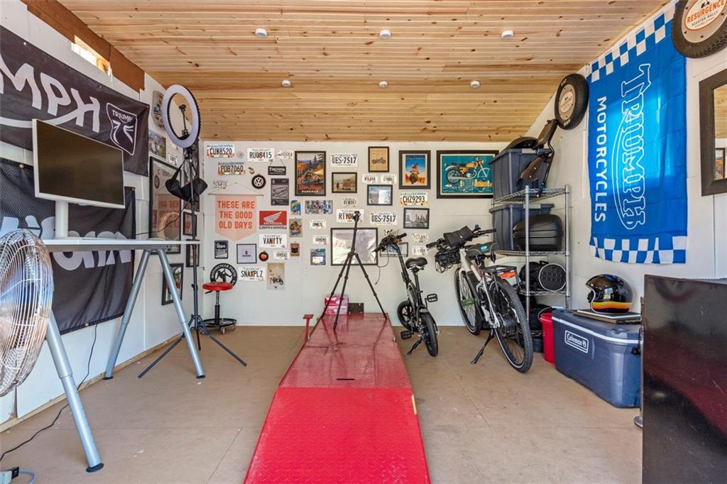 3385 PINEHILL Drive
