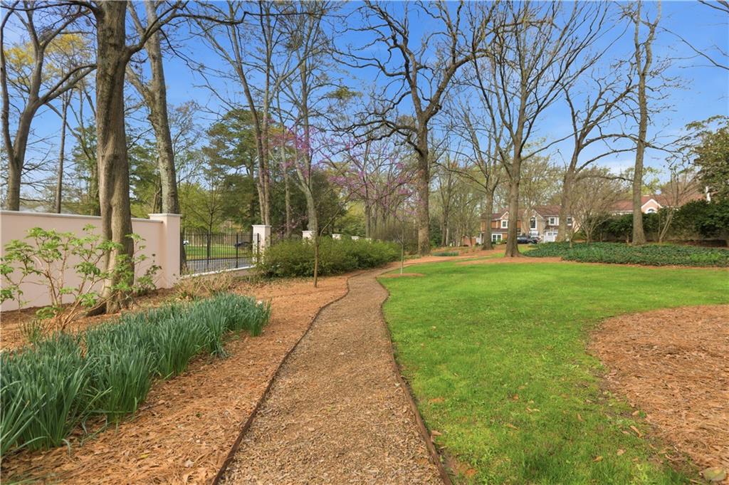 15 Lullwater Estate NE