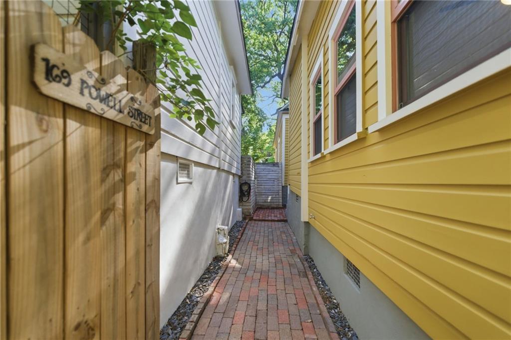 169 Powell Street SE