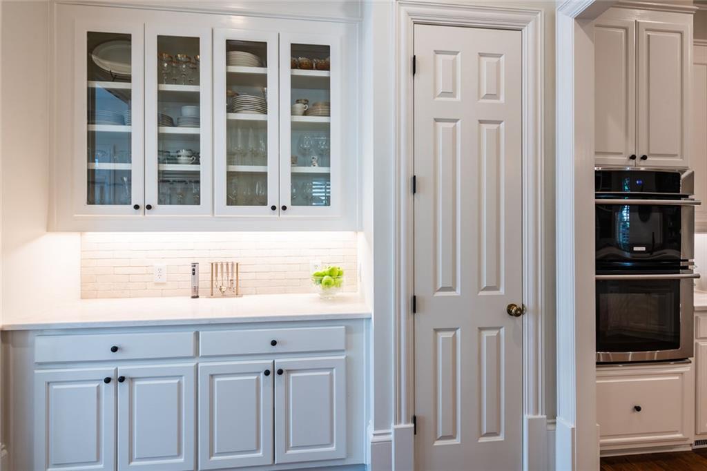 8108 Lawnview